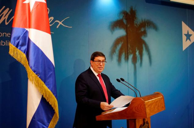EUA expulsam 15 diplomatas cubanos e Havana protesta duramente