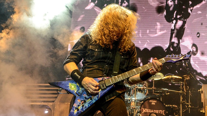 http://www.lea.co.ao/images/noticias/dave_megadeth_guitarrista.jpg