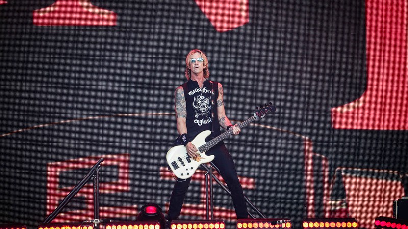 Duff McKagan defende músicas racistas e machistas do Guns N' Roses nos anos 1980