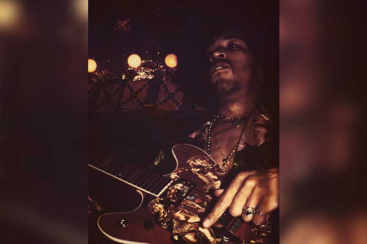 http://www.lea.co.ao/images/noticias/guitarrajimihendrix_na_lea.jpg