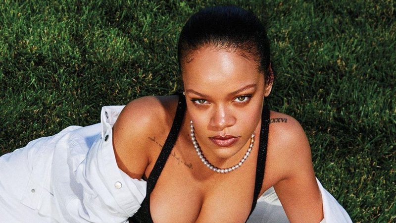 Rihanna mostra rotina em novo ensaio - e usa salto alto até para tirar o lixo