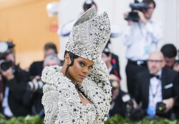 http://www.lea.co.ao/images/noticias/rihanna-met-gala-2018-na-lea.jpg