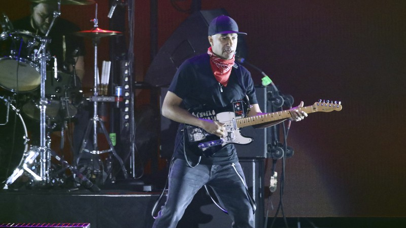 http://www.lea.co.ao/images/noticias/tom_morello__.jpg